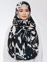 Mekar Shawl In Fauna Black