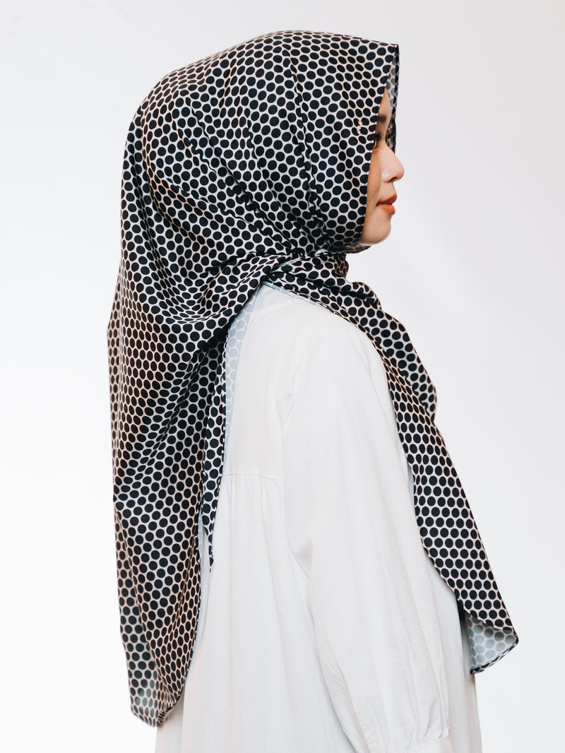 Mekar Shawl In Dots Black